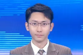 小米路由器新版被指“偷偷减配”：多名消费者投诉，官网宣传页改为“随机发货”，引发消费者信任危机。叠加此前有YU7准车主怀疑汽车配置被改的说法，一时间引发了外界对小米“背刺”消费者的广泛讨论。此次事件导致不少网友“粉转黑”，资本市场也对小米持谨慎态度，股价“先扬后抑”一路走低，总市值回落至1.49万亿港元（合人民币1.36万亿元）。视频封面