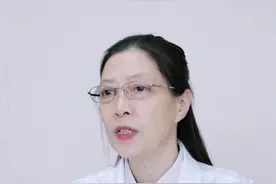 年纪轻轻就长老年斑，医生教你来处理#老年斑 #脂溢性角化 #医学科普视频封面