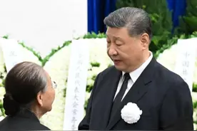 热地同志遗体在京火化，习近平等到八宝山革命公墓送别。 