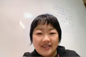 父母硬核嫁妆兜底女儿婚姻 刘泳希、李嘉明官宣离婚，女方父母曾给20份保险作为嫁妆，硬核嫁妆为婚姻兜底#刘泳希李嘉铭 #日常唠嗑 #父母不让嫁的一定不能嫁 #父母必看系列 #裸婚视频封面