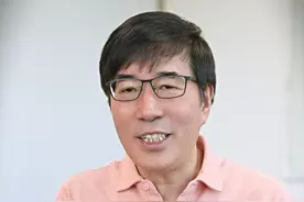 急着解决问题反而更糟？颠覆认知的'缓冲哲学'，答案其实早就在那里等你！#向东时间 #大咖观察 #高途陈向东 #事缓则圆 #人生智慧