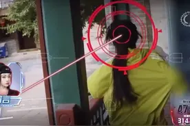 猎人贴脸又怎样，#喻言  一个转身成功逃脱，蛇形走位！#全员加速中  #全员加速中2025