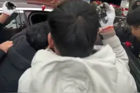 抵制恶俗婚闹，倡导文明婚庆。 12月12日，河北邯郸，结婚现场新郎脸被抹成黑煤球，好友：当地婚俗 无毒不会往鼻子和眼睛抹，对此您怎么看？#婚庆现场 #婚闹 #河北dou知道 @抖音短视频