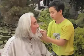 遗传基因是个谜？张纪中和小31岁三婚妻子都是中国人，为何大儿子是个混血儿 #张纪中 #杜星霖 #高龄产妇 #老夫少妻 #明星人物传