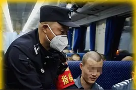 直击天河监狱押送实录，百名武警人员荷枪实弹，整个过程惊心动魄 #监狱 #天河监狱 #押运 #罪犯 #实弹押运