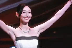 著名舞蹈演员朱洁静自曝患乳腺癌 2025春晚彩排时，她刚接受完25次放化疗，瞒着家人带着未痊愈的伤口坚持排练。
