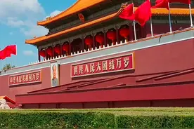 8月15日至17日，天安门地区及相关道路分时分段临时交通管理 8月13日晚，北京市公安交管局发布《关于对部分道路采取临时交通管理措施的通告》，为保障专项活动安全顺利，8月15日至17日决定对天安门地区及相关道路分时、分段采取临时交通管理措施。