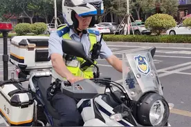 双胞胎姐妹互相拿错准考证，到考点才发现名字不对 无法考试，郑州交警15分钟互换两人准考证。#高考 #双胞胎 #姐妹 #准考证视频封面