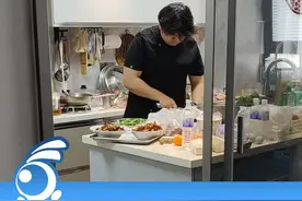 山东男孩高考数学39分但爱好烹饪，家人决定放弃二本选择大专学烹饪。视频封面