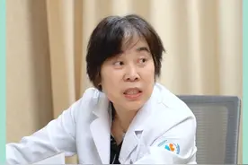 孕晚期上班久坐后，肚子发紧，往下坠 不用担心，孕晚期不规律的宫缩是正常的，要多起来活动活动，但如果宫缩变得规律起来，那你一定注意！
#怀孕 #孕晚期 #宫缩 #医学科普 #医疗健康创作训练营
