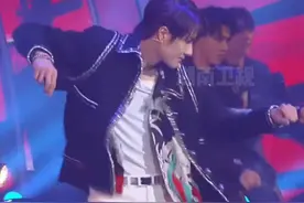 #王一博内娱舞台表现力的神 
#王一博 对你的爱爱爱不完！顶级舞台魅力！
#湖南卫视连发20条王一博视频封面