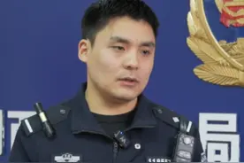 新骗术!洛阳一女子被“客服”联系后手机突然失控，自动弹出银行软件进行人脸识别，民警：她这个举动保住了50多万，“一旦扫脸成功 钱会被全部转走 ”#河南dou知道 #反诈视频封面