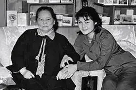 著名演员隋永清在京去世，系宋庆龄养女，被其抚养长大。周恩来曾手牵儿时的隋永清散步，曾参演《霸王别姬》等电影。（剪辑：祁泉）视频封面