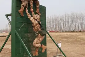 10秒钟完成三人协作攀登！ （新乡支队：冯翔、陈凯歌、贺振洋、陈松年）#挑战 #攀登