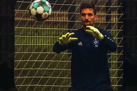 为何足球规则要规定守门员不能手接回传球？ #足球 #德甲视频封面