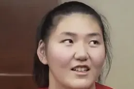 中国女篮内线新王牌：张子宇！首夺冠军！17岁2米24天才中锋视频封面