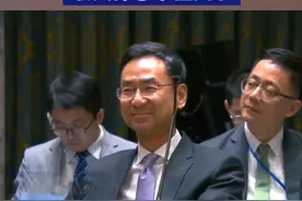 【美国代表抹黑中国却朝韩不分 耿爽都憋不住笑了】 当地时间12月18日，美国代表在联合国会议上歪曲抹黑中国，辩解时却朝韩不分。