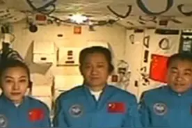 今天，重温总书记与航天员的“天地通话”