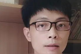 西地那非和他达拉非哪个对身体伤害大？ 1. 代谢上：西地那非从人体内代谢掉的速度要比他达拉非快。

2. 副作用反应：西地那非所出现的不良反应要比他达拉非多。

3. 副作用持续时间：这两类药物都会促进血管扩张，所以都会影响到心血管系统，但由于他达拉非作用时间较长，代谢速度慢，所以不良反应的持续时间要比西地那非较长。

4. 西地那非和他达拉非作用于海绵体，并不会影响中枢神经，患者不用太担忧。

5. 用药遵医嘱，不自行用药，是我们最大程度上避免对身体造成不必要的健康风险的最好方式。#抖音知识年终大赏 #硬核健康科普行动  #西地那非 #他达拉非 #西地那非原研