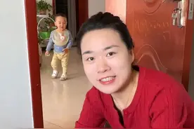 春节假期过完，宝宝跟姥姥分别哭成泪人，公婆半夜坐高铁来北京 全家人心往一处想，劲儿往一处使，日子一定会越来越好！#北漂 #萌娃 #婆媳 #记录真实生活视频封面