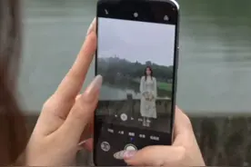 你说梅雨真烦，我说烟雨江南，浙江年轻人用#华为nova14  拍下不一样的烟雨西湖，欢迎来浙打卡#nova14有意思