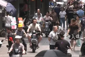 广州三元里经济联社方面表示，计划在村内外投放共享单车并设置停放点，大家在指定地点停放好电单车后，可通过骑行共享单车，接驳入村回家。外卖、快递、燃气等生活必需品配送电单车，核实登记后可以在每日早上6点至晚上12点入村，限时完成配送并离村。5月16日0时后，仍未自主移至村外的电动车，联社将开展巡查劝导和有序清理。视频封面