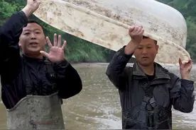 花500块包下一个大山塘，没想到里面全是...#抓鱼 #户外 #农村生活 #三农 #新农人计划2022 视频封面