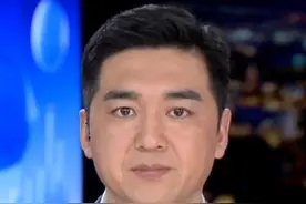 3月20日，#现货黄金价格再创历史新高 ，投资类金条价格也一路攀升，突破每克800元，#金饰价格飙到923元每克 。#第1眼TV口说有屏 #媒体精选计划视频封面