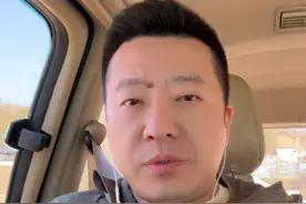 杜小华加油！曾经悬赏千万元寻子的谢岳，终于找回了儿子，杜小华在团圆现场的哽咽，眼神让人心疼。#杜小华谈小米奇走失细节 @寻儿杜后琪 #小强寻亲