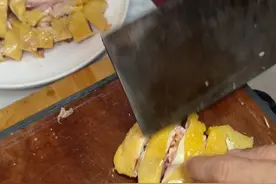 白切鸡 制作秘籍公开 真的非常简单 在家里也完全能做出来饭店的味道 #家常菜 #白切鸡