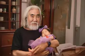 为何张纪中73岁连生4胎？本以为杜星霖是易孕体质，真相曝光才知原来我们都被骗了 #张纪中 #杜星霖 #明星故事 #老夫少妻 #明星人物传视频封面