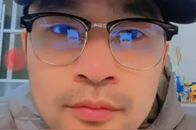 股票名称字母全解析 #股市知识科普 #股票字母含义 #投资必懂术语 #交易所代码识别 #股市新手必看 股票名称前的字母代表啥？SZ、SH、BJ分别代表什么交易所？科创板、创业板咋区分？来看股市小课堂，教你一秒读懂！视频封面