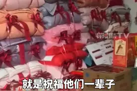 重庆一对新人结婚，女方准备的婚被嫁妆堆满墙！都是亲友对新人最好的祝福，寓意着“幸福一辈子”。#喜结良缘 #婚被 #结婚习俗 #新婚大喜