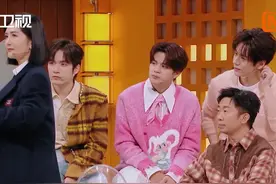 #谢娜有何炅的使用说明书  谢娜、何炅 不愧是多年好友！在何老师输了游戏后去隐藏自己队伍的花时，娜姐就精准预判了何老师会将大部分花集中到自己手里！#你好星期六