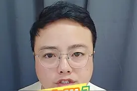 车底惊现熟睡小男孩！多管闲事的小姐姐，一个举动救了两家人！ #小男孩玩捉迷藏躲在车底睡着了 #广东 #捉迷藏 #交通安全 #老百姓关心的话题视频封面