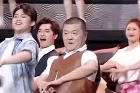 【2024北京文化论坛文艺晚会｜#姜铁红再跳《奔腾》 ，一起感受热血沸腾！】2024北京文化论坛文艺晚会，姜铁红在舞蹈《奔腾》中再现蒙古舞风采，一起来欣赏吧。视频封面