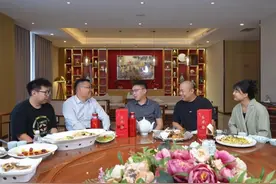 饭局上面对客户的赞扬应该如何回复？#三颗葱 #饭局 #人际交往 #说话技巧视频封面