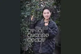 等了一年又可以摘女贞子啦，路两边到处都是，好用又不要钱#植物科普 #新农人计划 #柏医堂小师妹 #我的家乡有宝藏