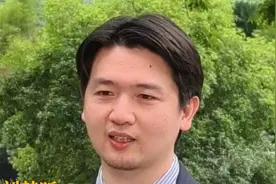 “桂林是我的福地！”第二届漓江文学奖得主《泥潭》作者刘楚昕庆幸自己走出“泥潭”，对梦想和生活的认知清醒又接地气！（记者|张友豪 邱烜 剪辑|谢羲薇）#漓江文学奖 #刘楚昕 #当代资讯 #广西桂林 #漓江 #余华东西齐聚桂林漓江文学奖 #刘楚昕获奖感言 #刘楚昕作品泥潭