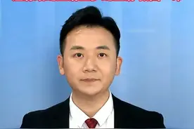 #女子被毒蛇咬伤口吐鲜血  医生无法判断毒蛇种类，同时注射蝮蛇血清五步蛇血清，救回一命！#美丽主播说新闻