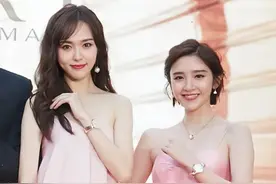 被高个女星硬控身高太尴尬？沈月不自信，赵露思只能仰视，张天爱接连遭打击
#秦岚 #古力娜扎 #鞠婧祎 #赵今麦 #关晓彤