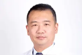 眼前有黑影，视物不明，那送你一个中成药， #医学科普 #眼前黑影 #飞蚊症 #健康科普视频封面