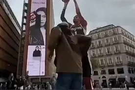 当普通人面对文班亚马的投篮时#文班亚马 #nba吐槽大会 #街头挑战 #文班亚马臂展视频封面