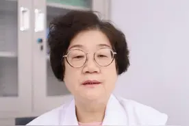 手上、脚上长一样的小水泡，其实原因不一样，用错方法很难好#汗疱疹  #水泡型脚气  #脚气  #阿莫罗芬  #皮肤健康视频封面