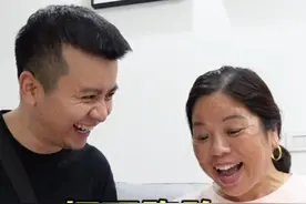 媳妇怀孕6周去做B超，告诉婆婆怀了双胞胎，这可把婆婆激动坏了视频封面