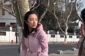 博主偶遇主持人伊一，决定给她做一件“国潮”汉服！问起去年的暖心事，伊一这样说......（来源：@阿玺 ）#年是什么  #2024美好中国年