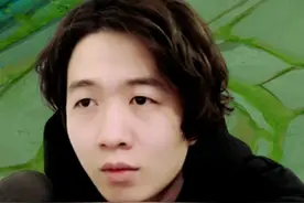 德华玩狼狗惨遭鸿儒，玩老夫子被龙兵明演！ #德华  #王者荣耀