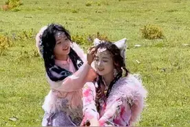 小七体验云南妆造，顺便再拍个草原MV视频封面