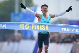 内最高水平的半程马拉松比赛，21岁的西藏小伙打破半马全国纪录
