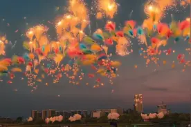 成都世运会烟花秀每一帧都无比的震撼，如此盛世给世界一点小震撼